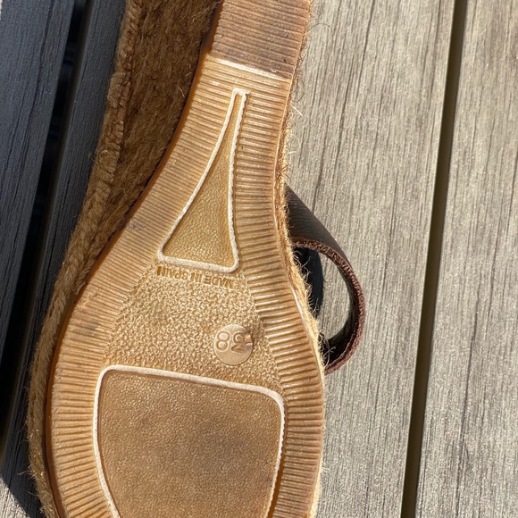 Burberry Leather EUCand pvc coated Haymaker check 8 1/2 US, 38 EU. Wedge Sandel! - Picture 6 of 8